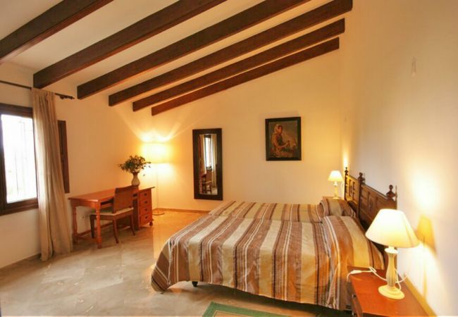 vDormitorio de la finca en Petra Dormitorio de la finca en Petra