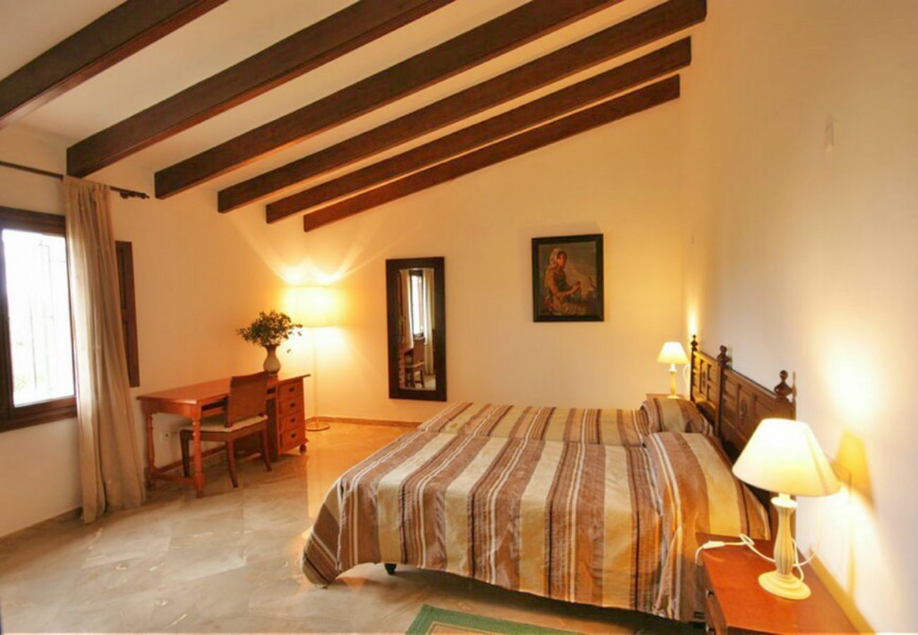 vDormitorio de la finca en Petra Dormitorio de la finca en Petra