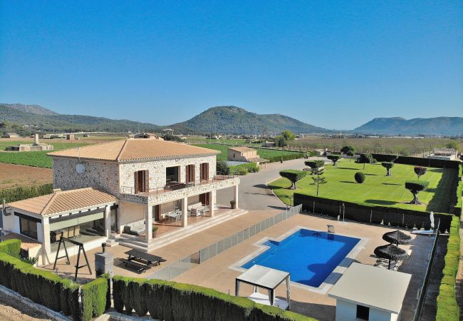 Finca de lujo con piscina grande y vistas. Rey del Campo 140