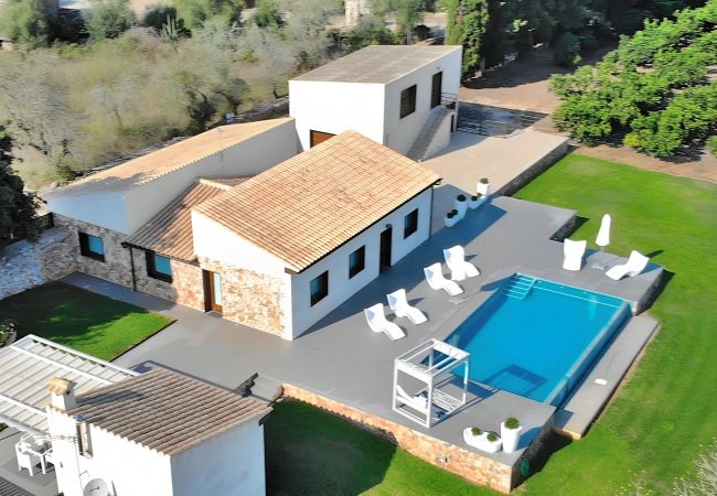 Finca reformada, encantadora, con piscina y jardín