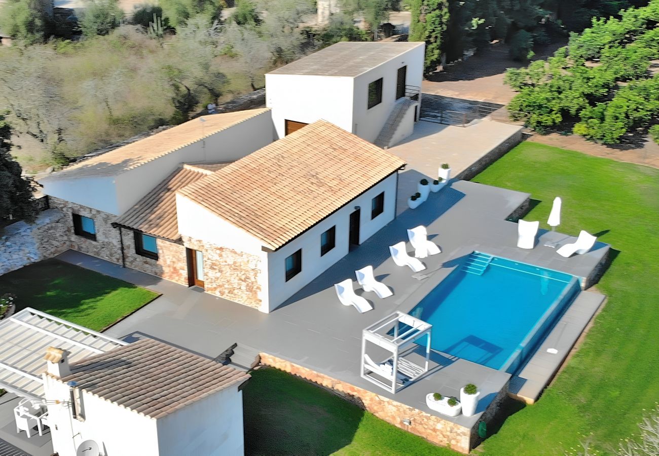 Finca reformada, encantadora, con piscina y jardín