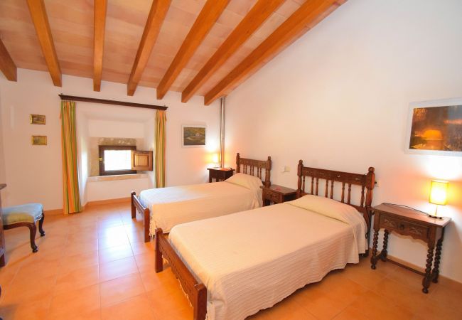 habitación con dos camas habitación con dos camas