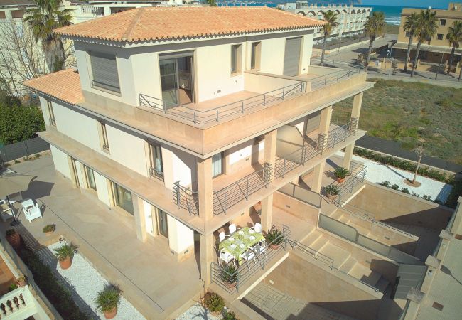 Vista aerea de la villa de lujo en mallorca-can picafort Vista aerea de la villa de lujo en mallorca-can picafort