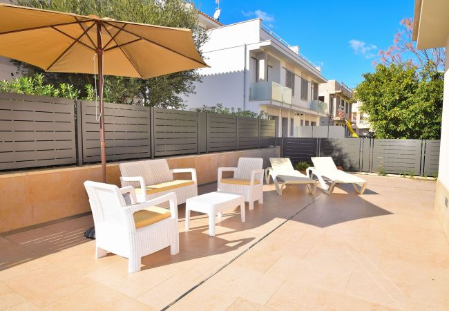 Terraza de la villa de lujo en Can Picafort Terraza de la villa de lujo en Can Picafort