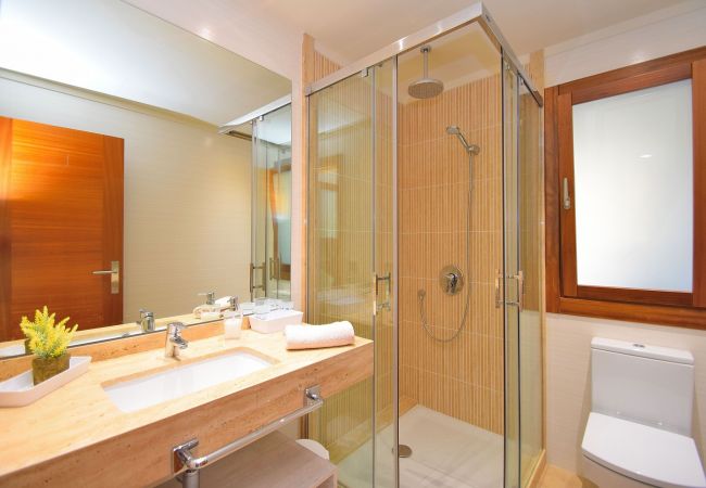 Baño de la villa de lujo en can picafort mallorca Baño de la villa de lujo en can picafort mallorca