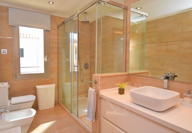 baño de la villa de lujo en mallorca can picafort baño de la villa de lujo en mallorca can picafort