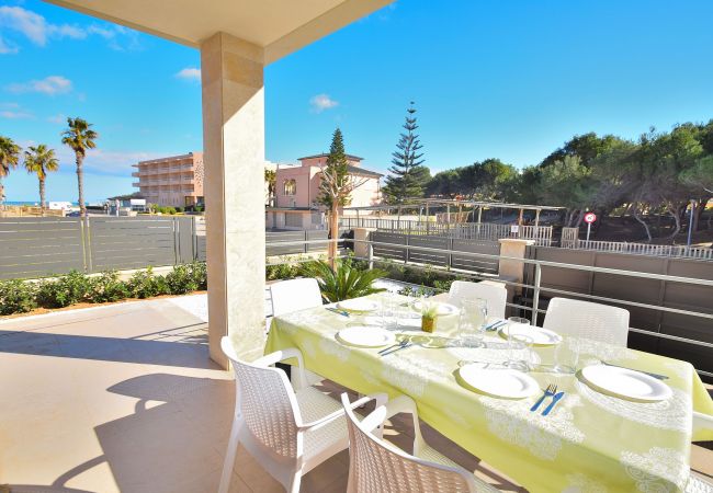 terraza de la villa de lujo en can picafort terraza de la villa de lujo en can picafort