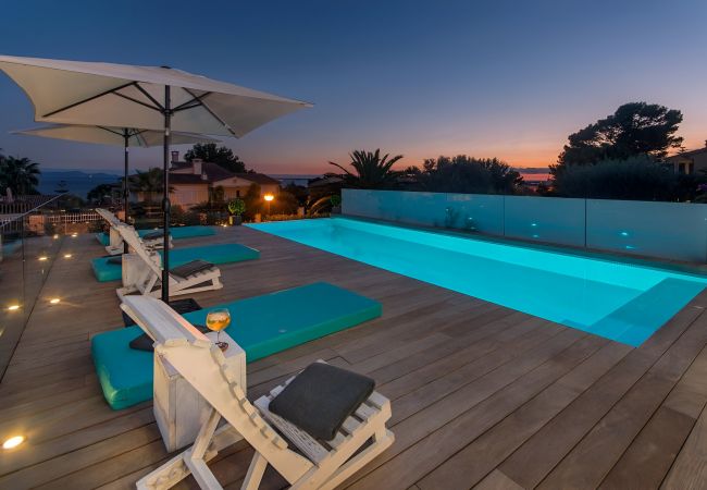 Villa de lujo con piscina y vistas al mar. Mallorca