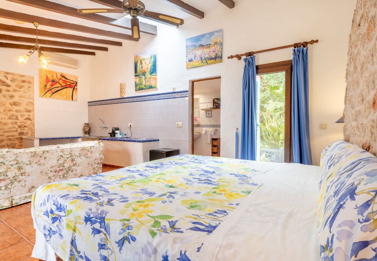 Casa rural en S´Alqueria Blanca - Finca Son Marimon (16 pax)