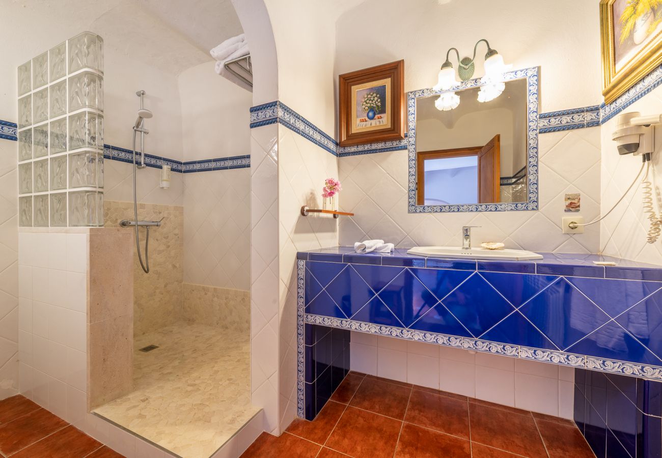 Casa rural en S´Alqueria Blanca - Finca Son Marimon (16 pax)