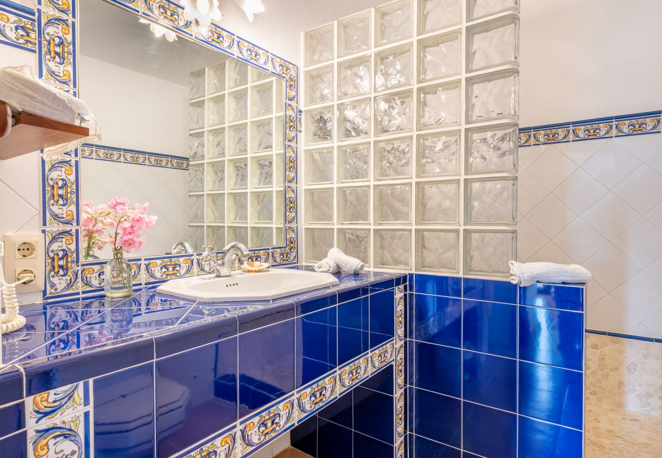 Casa rural en S´Alqueria Blanca - Finca Son Marimon (16 pax)