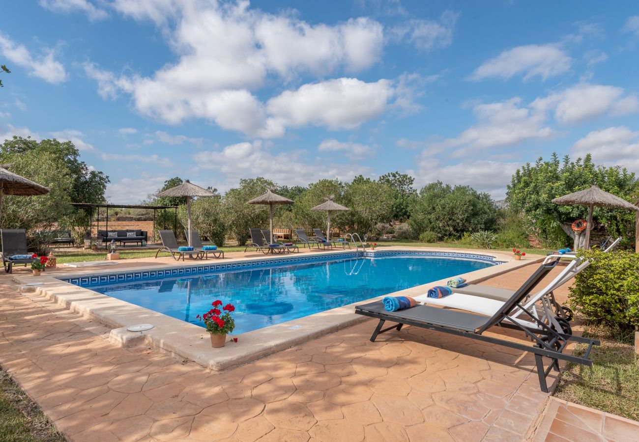 Casa rural en S´Alqueria Blanca - Finca Son Marimon (16 pax)
