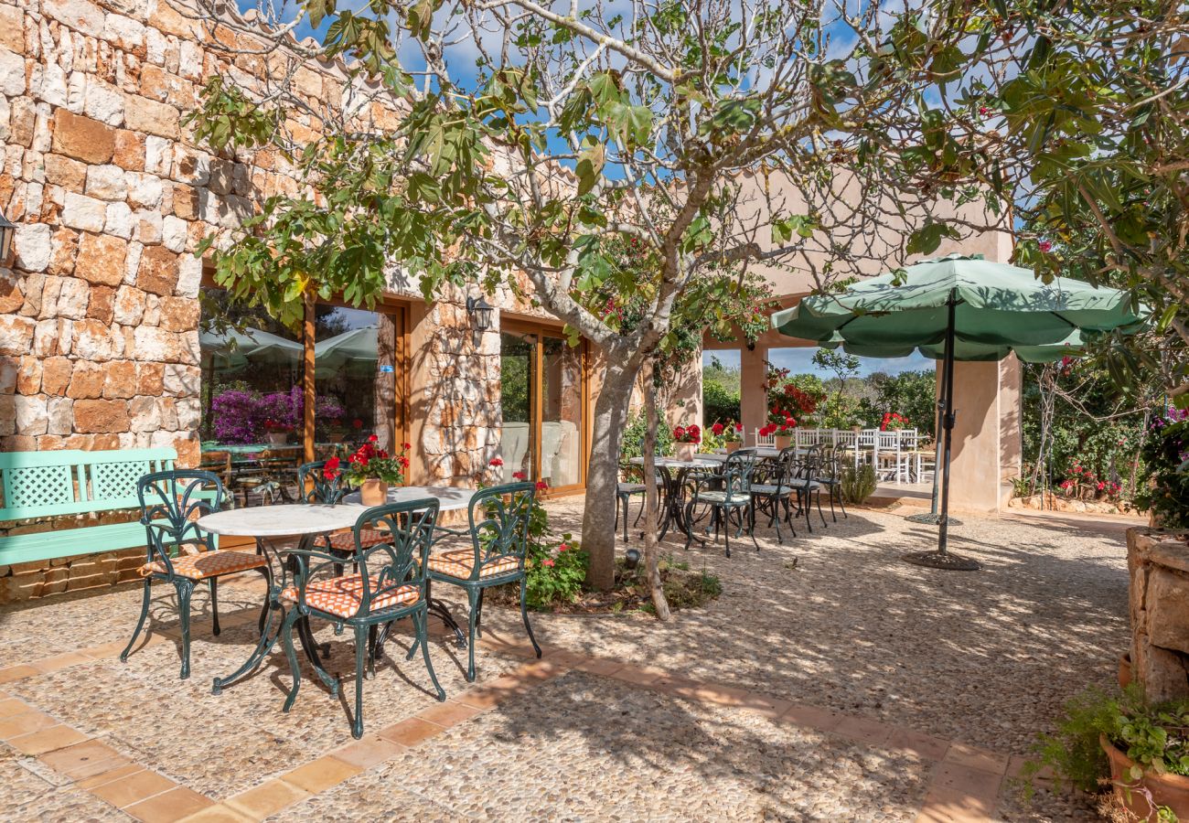 Casa rural en S´Alqueria Blanca - Finca Son Marimon (16 pax)
