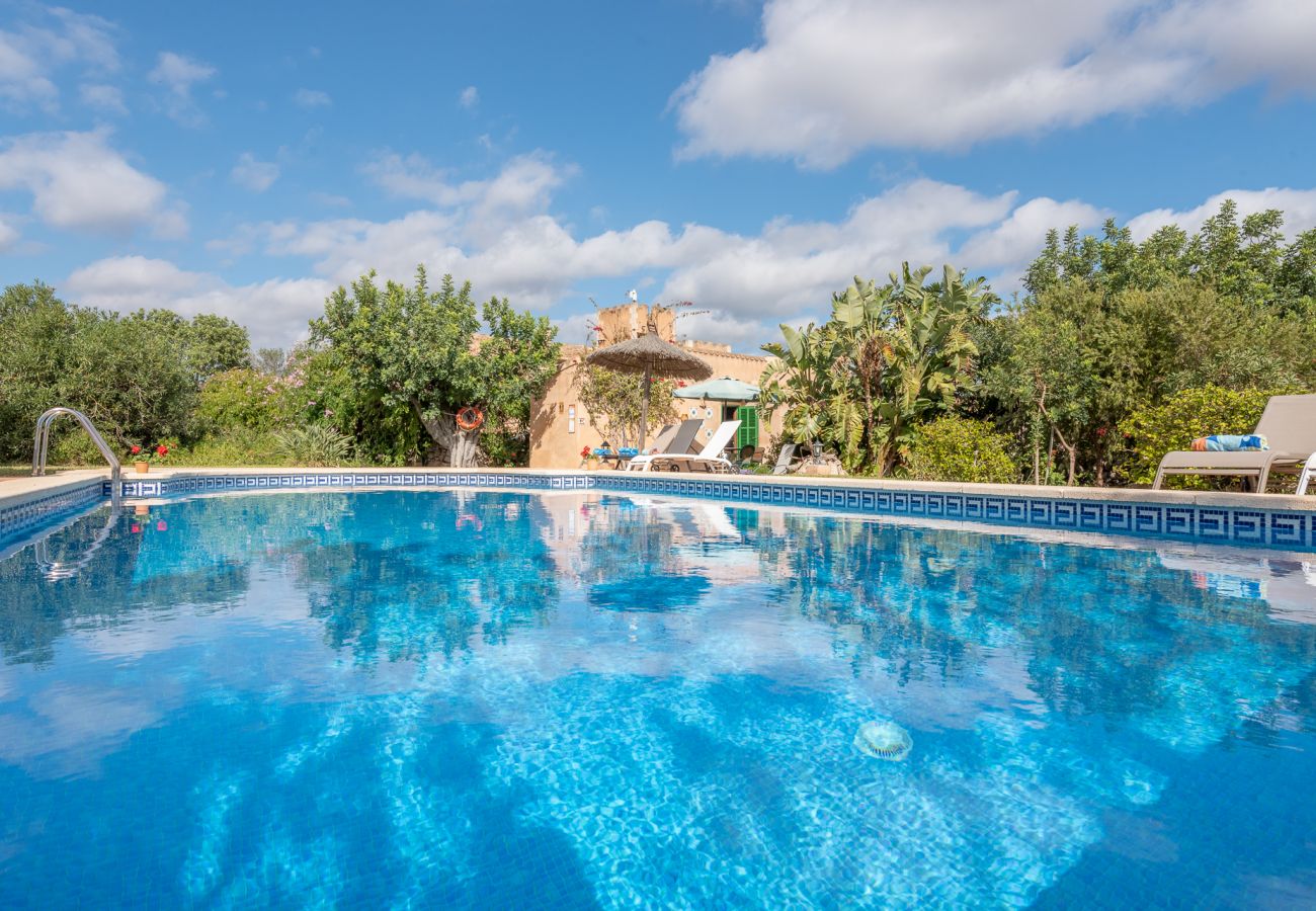 Casa rural en S´Alqueria Blanca - Finca Son Marimon (16 pax)