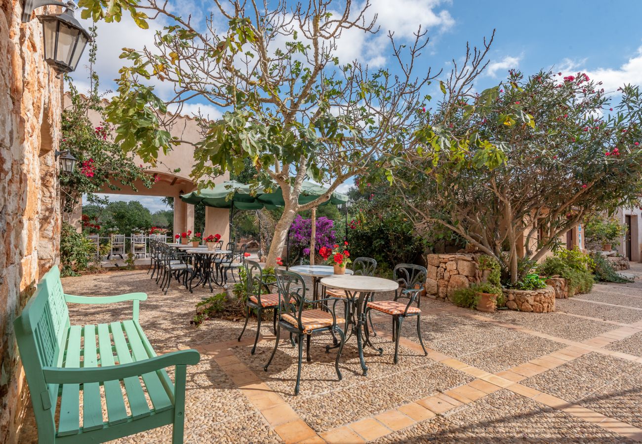 Casa rural en S´Alqueria Blanca - Finca Son Marimon (16 pax)