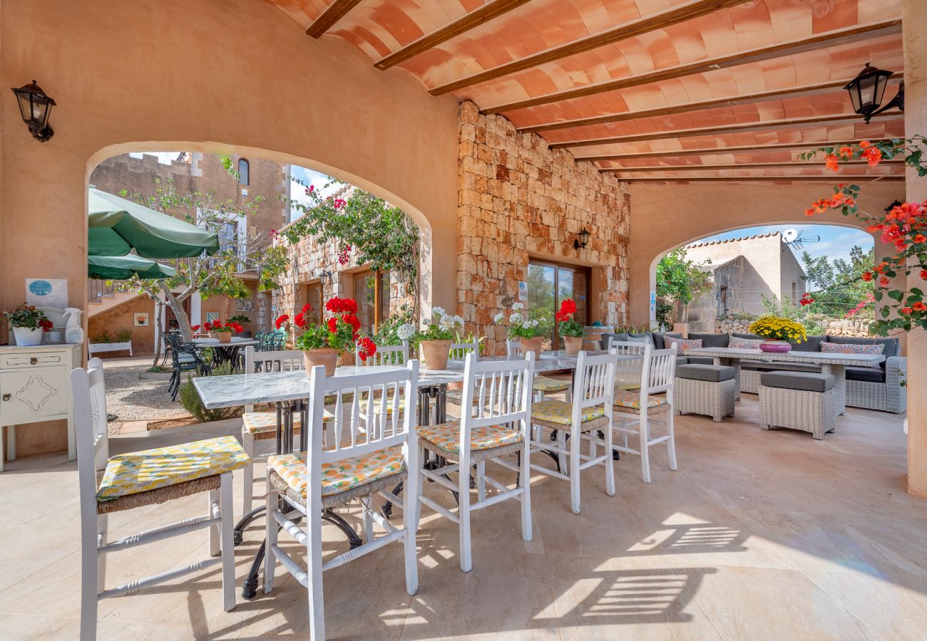 Casa rural en S´Alqueria Blanca - Finca Son Marimon (16 pax)