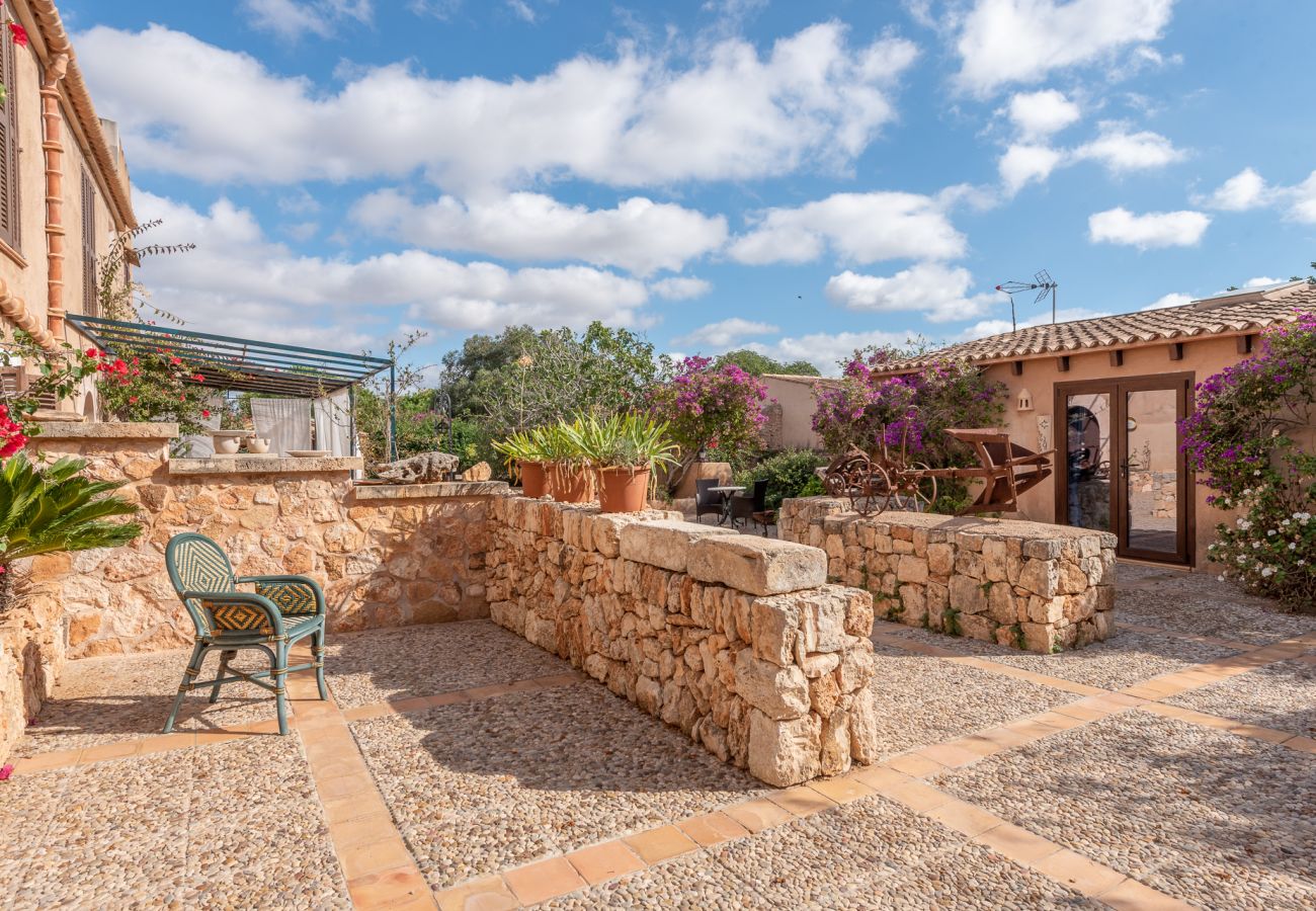 Casa rural en S´Alqueria Blanca - Finca Son Marimon (16 pax)
