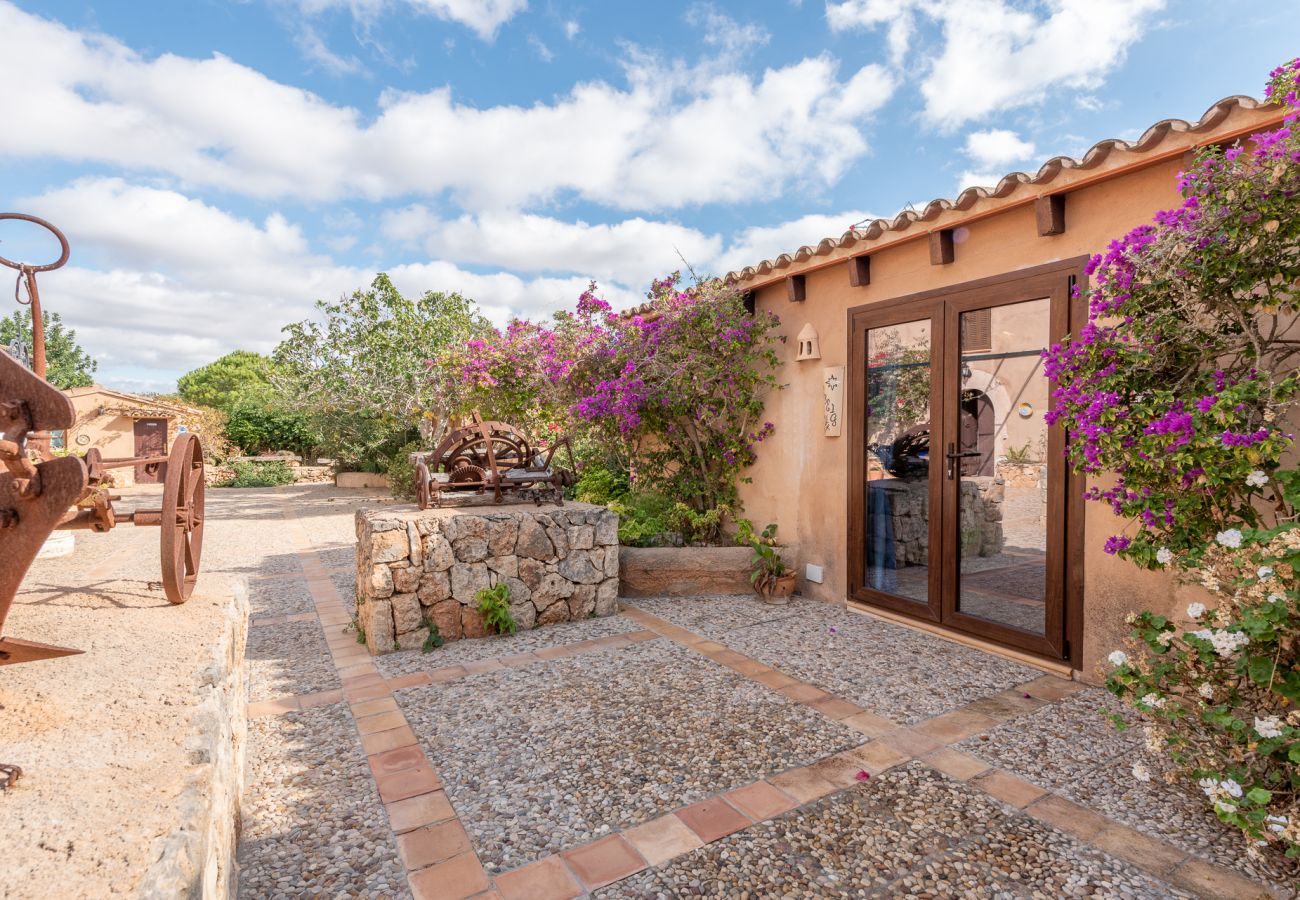 Casa rural en S´Alqueria Blanca - Finca Son Marimon (16 pax)