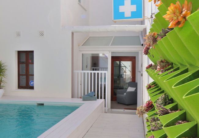 Casa en Muro, Mallorca con piscina y agua fría 