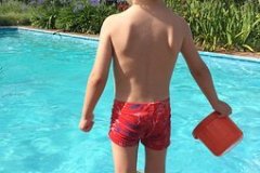 Ein sicherer pool für einen entspannungen Urlaub.