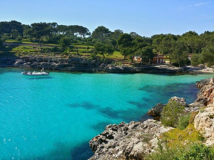 Cala Mitjana Strand