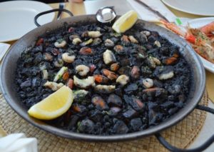 Schwarze Paella