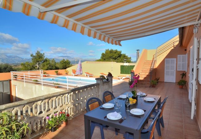 Das Ferienhaus verfügt über einen Pool mit Platz für 6 Personen Das Ferienhaus verfügt über einen Pool mit Platz für 6 Personen