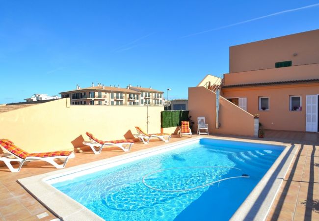 Das Ferienhaus in Muro-Mallorca verfügt über einen großen Pool Das Ferienhaus in Muro-Mallorca verfügt über einen großen Pool