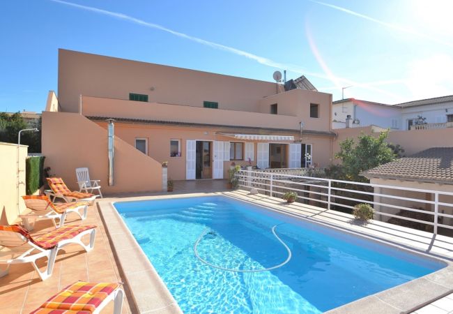 Das Ferienhaus in Muro-Mallorca verfügt über einen großen Pool Das Ferienhaus in Muro-Mallorca verfügt über einen großen Pool