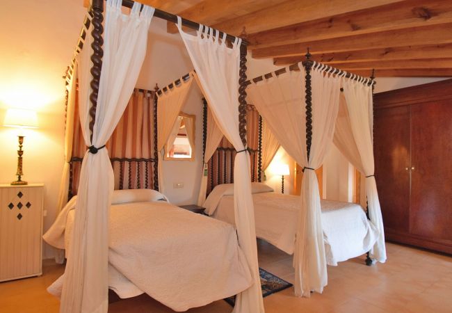 Schlafzimmer der Finca in Alcudia mit Aussicht Schlafzimmer der Finca in Alcudia mit Aussicht