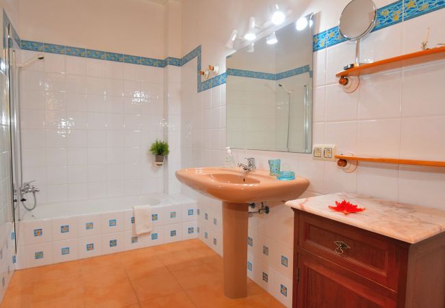 Hauptbadezimmer im Dorf Alcudia Hauptbadezimmer im Dorf Alcudia