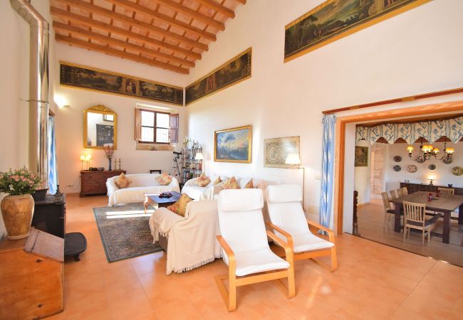 Die Finca hat ein großes Wohnzimmer Die Finca hat ein großes Wohnzimmer