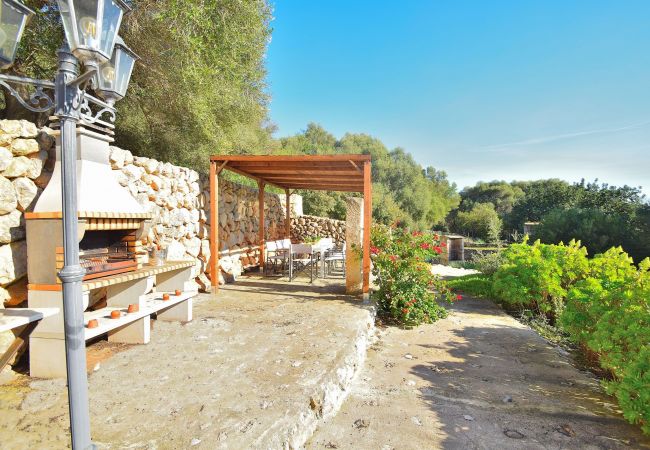 Die Villa in Alcudia hat eine Terrasse mit Grillplatz. Die Villa in Alcudia hat eine Terrasse mit Grillplatz.