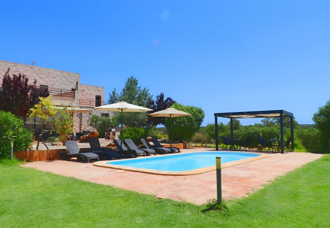 Schöne Finca auf Mallorca, mit Pool und Garten. Vigili 417