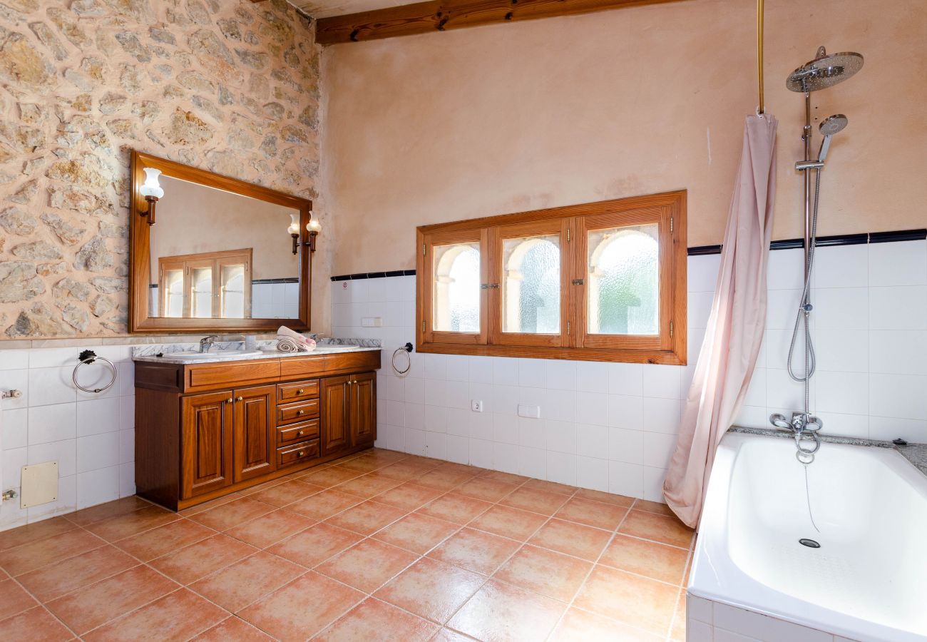 Ferienwohnung in Maria de la salut - Apartment in rural house, YourHouse Deulosal