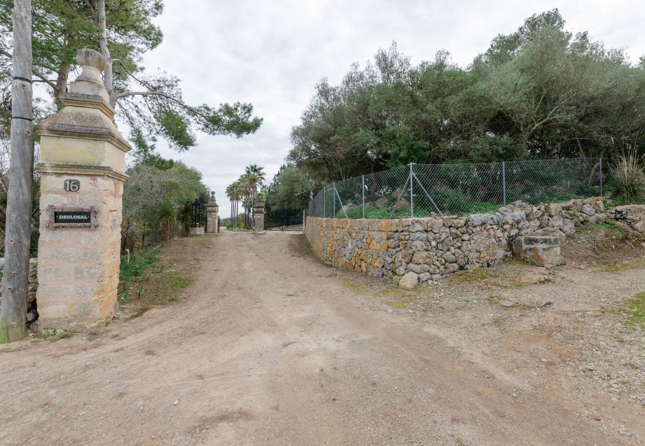 Ferienwohnung in Maria de la salut - Apartment in rural house, YourHouse Deulosal