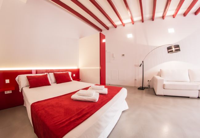  in Palma de Mallorca - Lonja Suites 3 red