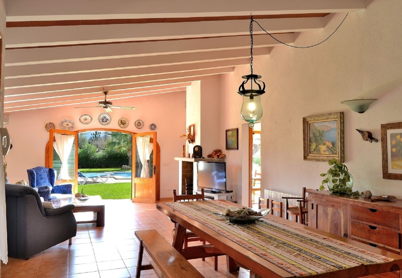 Rent villa in Majorca