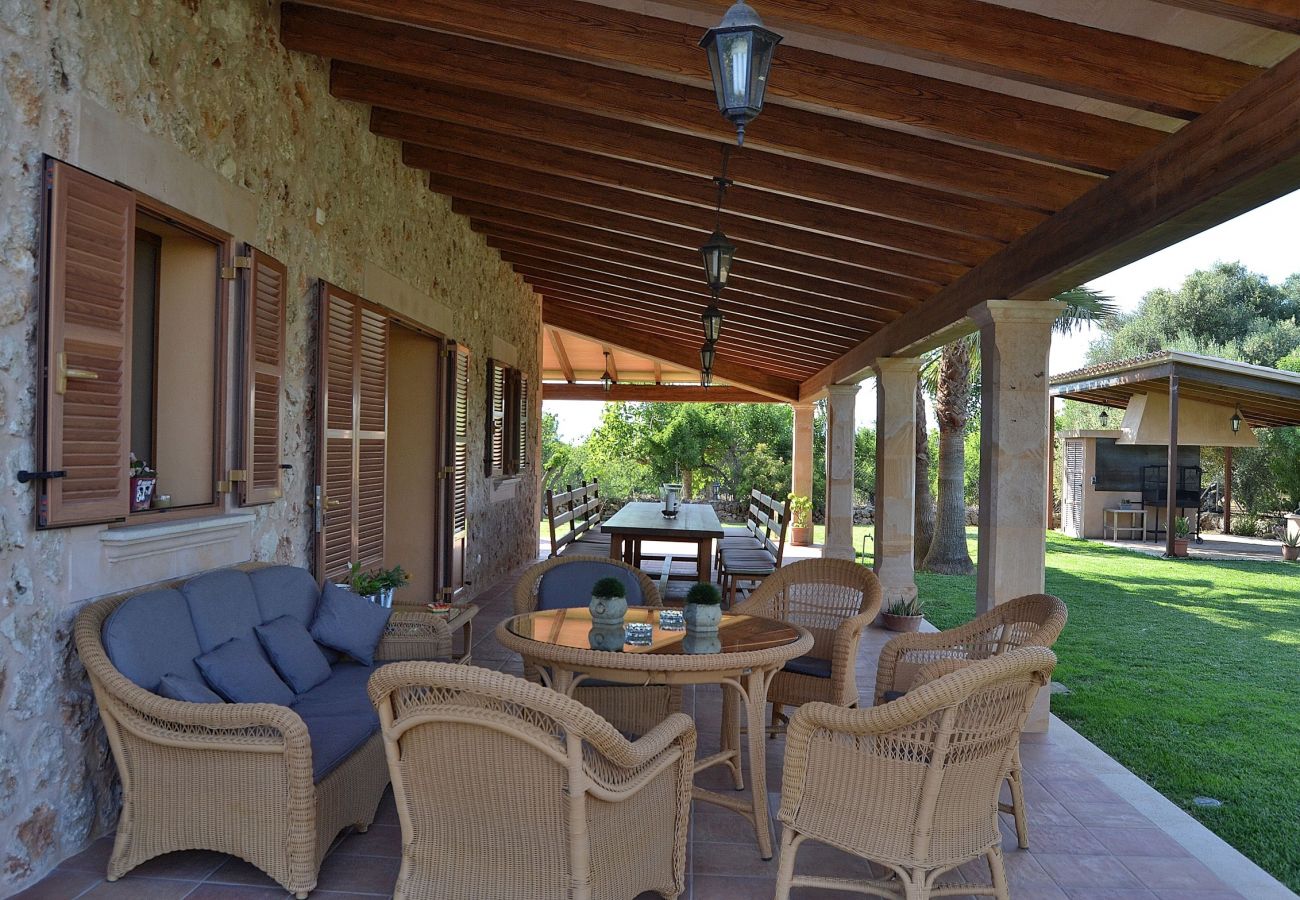 The finca has a terrace for 6 people