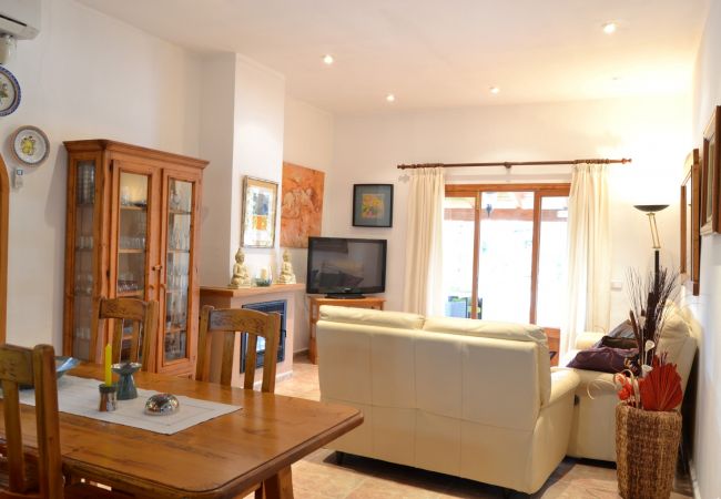 The living room of the villa is bright and spacious The living room of the villa is bright and spacious