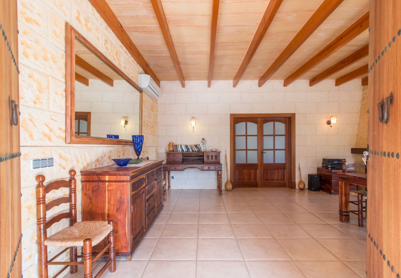 3 DBR, 2 BR, air conditioning, free Wifi-Internet, garden with XXL-pool, outside shower and barbecue house