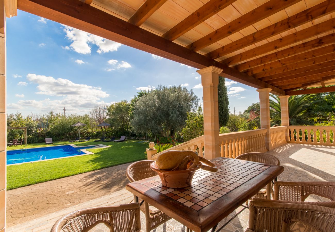 3 DBR, 2 BR, air conditioning, free Wifi-Internet, garden with XXL-pool, outside shower and barbecue house