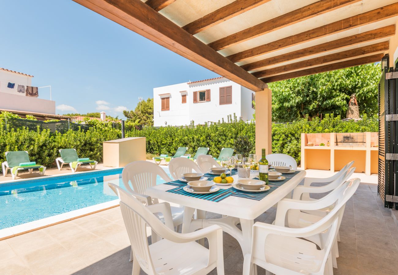 enjoy the good weather of Menorca with this excellent terrace and swimming pool of the villa Garbo.