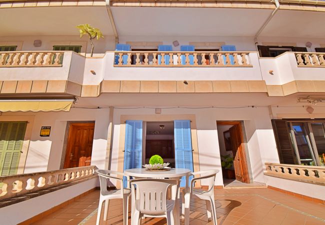 Apartment for rent with terrace next to the beach