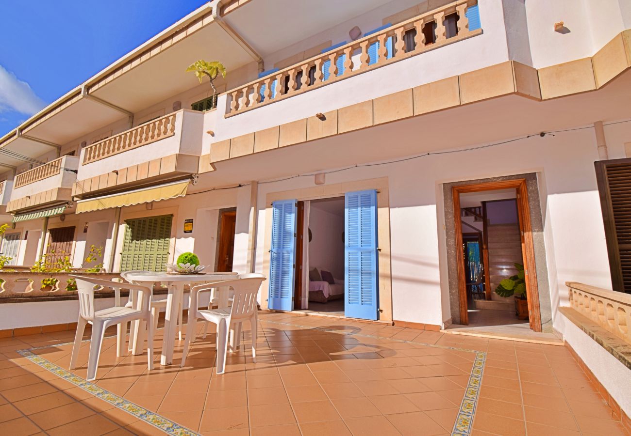 Large terrace, house with balcony
