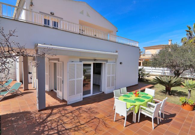 Quiet holiday home with sunbathing garden