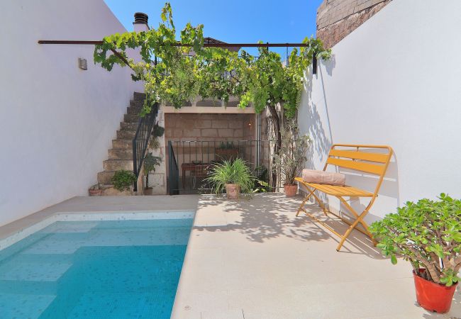 Private pool, peace and quiet, garden, holidays