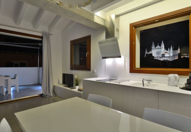 Apartment in Palma de Mallorca - Lonja Suites 4 white