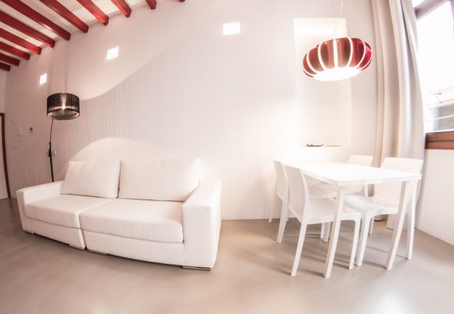 Apartment in Palma de Mallorca - Lonja Suites 3 red