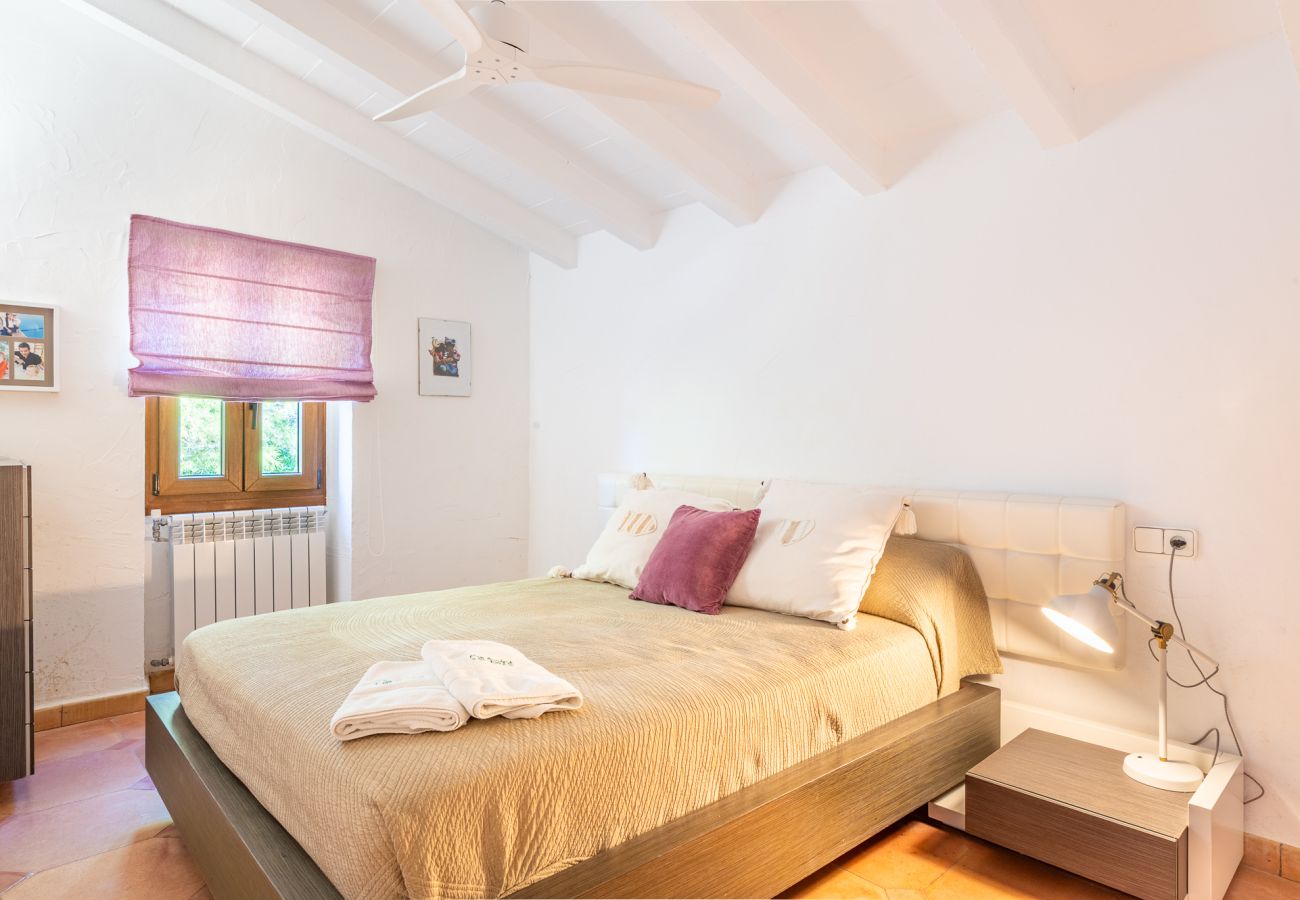 Country house in Cas Concos - Finca Can Quadrat by Mallorca House Rent